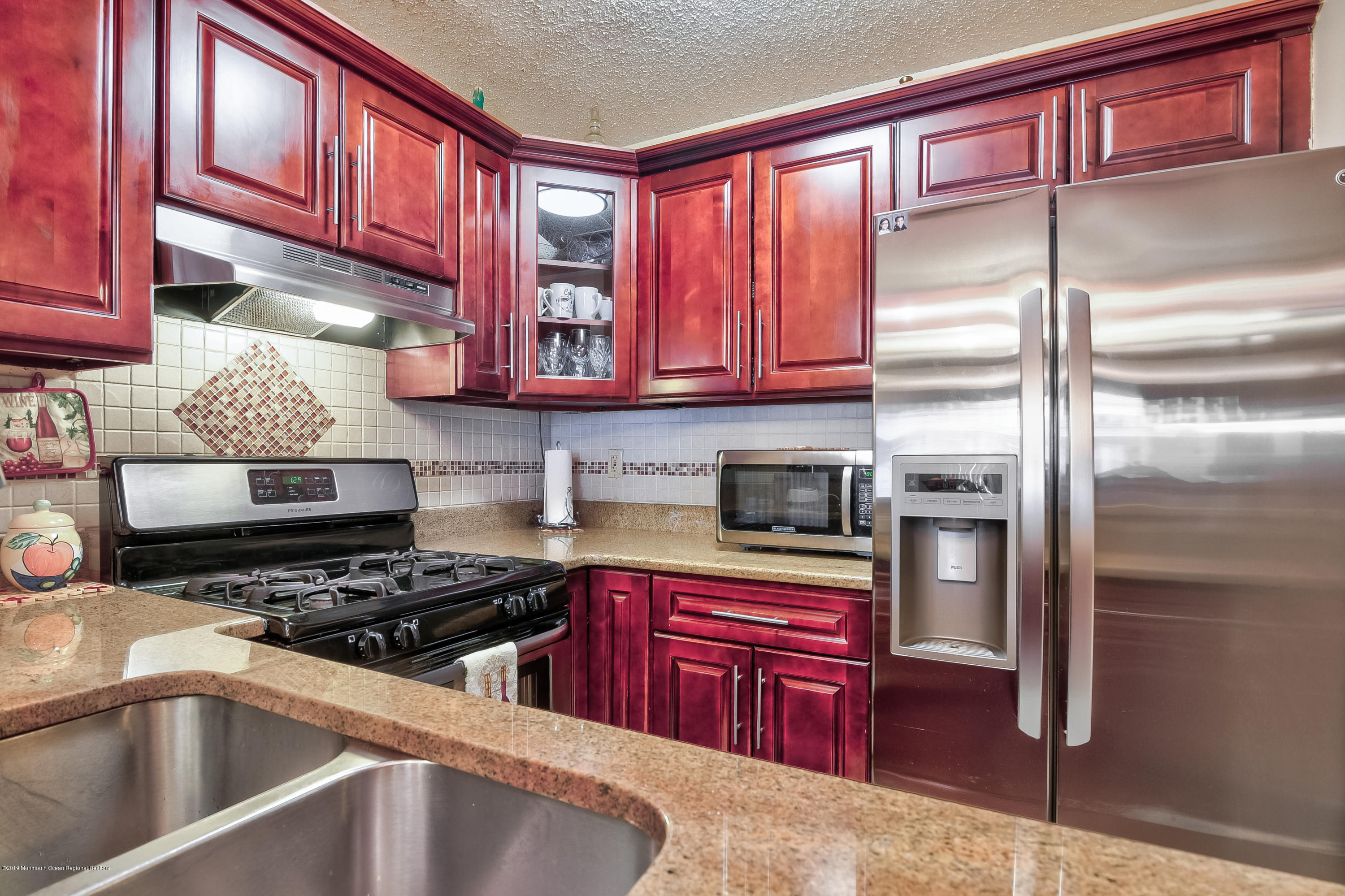 918 Edpas Road, Unit 918 New Brunswick, NJ 08901 - Photo 11 of 19 011_Kitchen