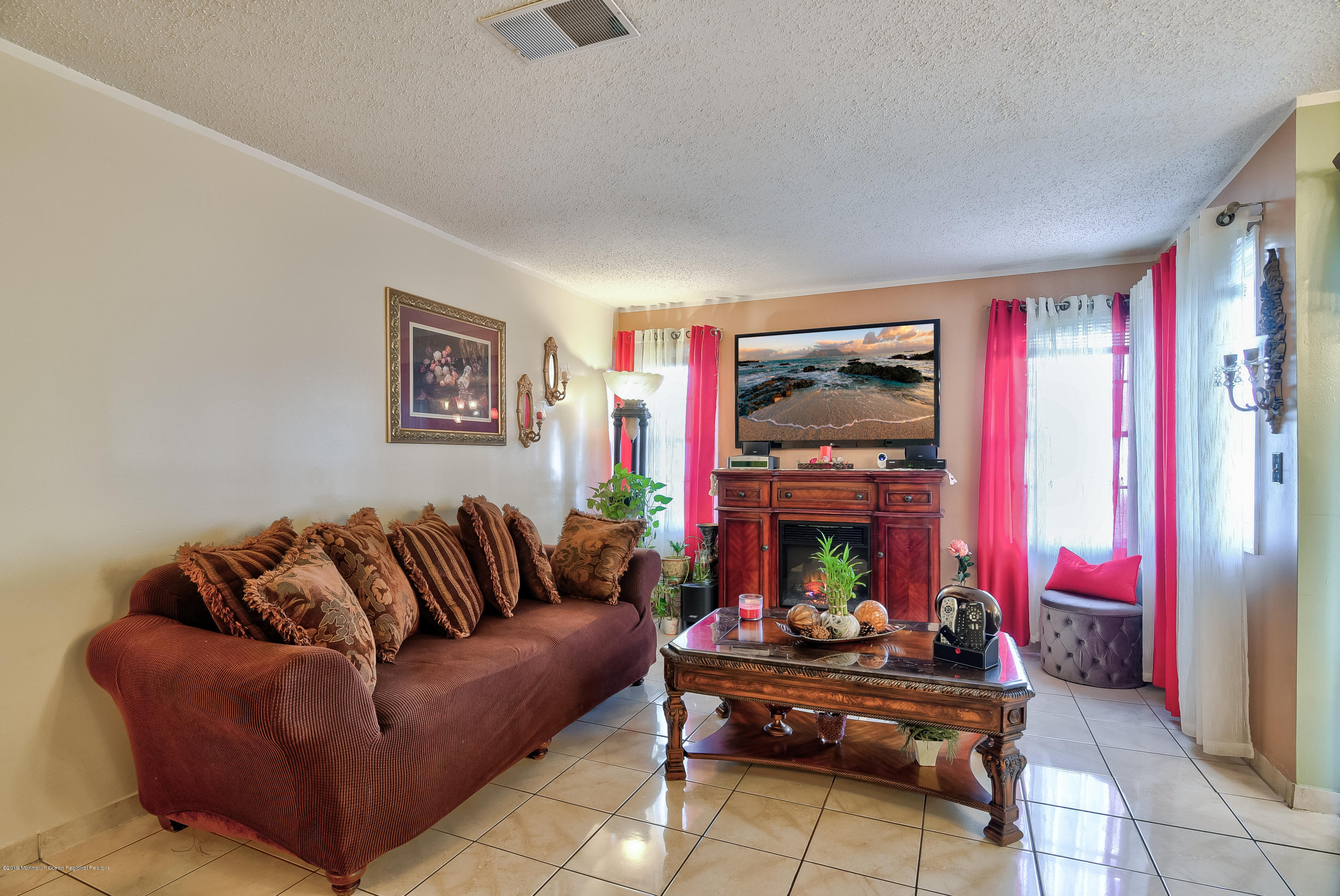 918 Edpas Road, Unit 918 New Brunswick, NJ 08901 - Photo 4 of 19 004_Living Room
