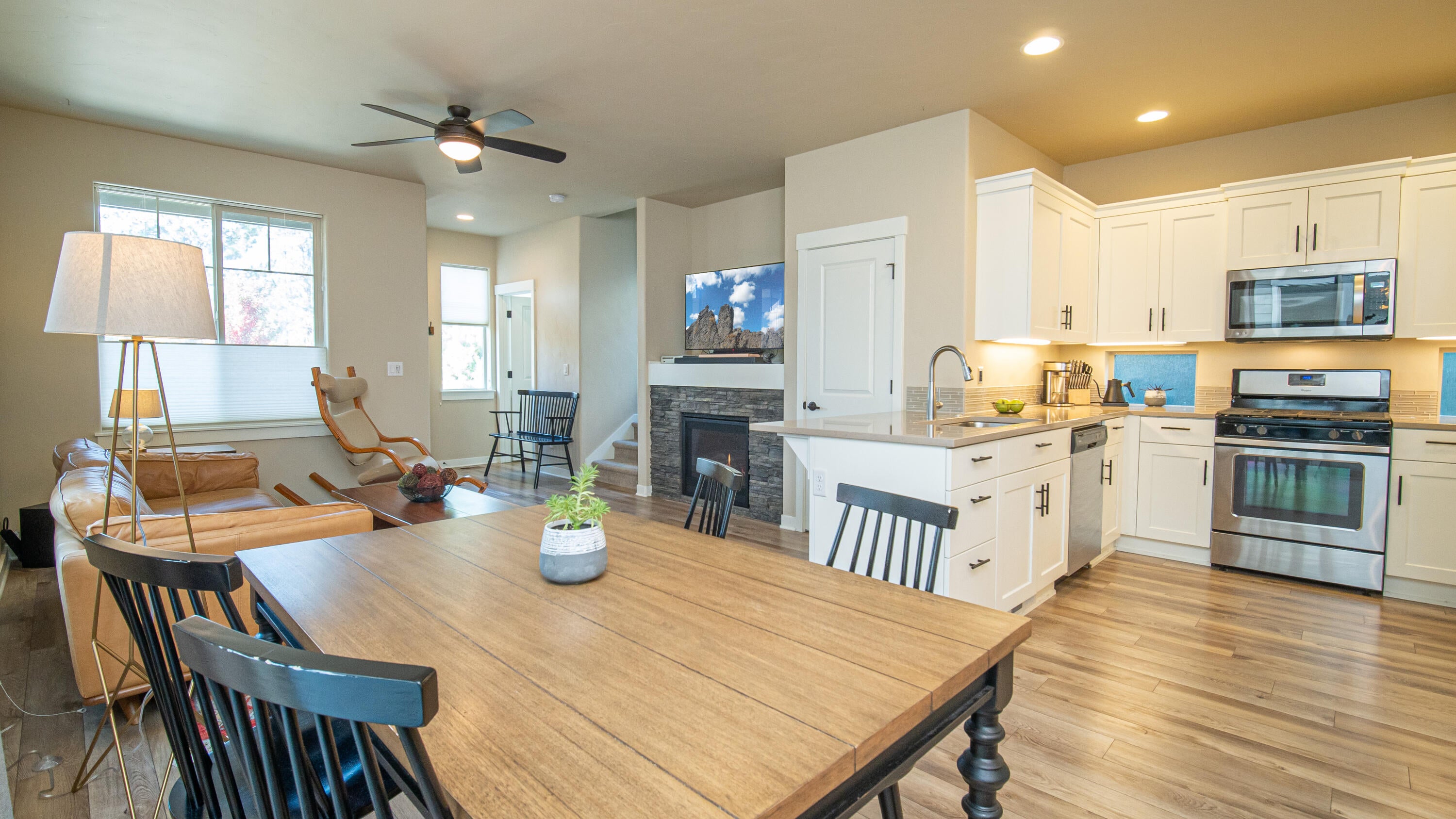 20896 Sotra Loop Bend, OR 97702 - Photo 6 of 21 Dining area with slider to outdoors