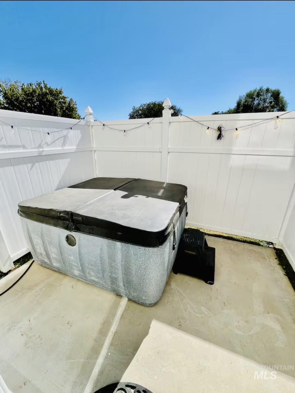 4802-4804 Maid Jessica Street Caldwell, ID 83607 - Photo 6 of 31 Exterior view of a jacuzzi