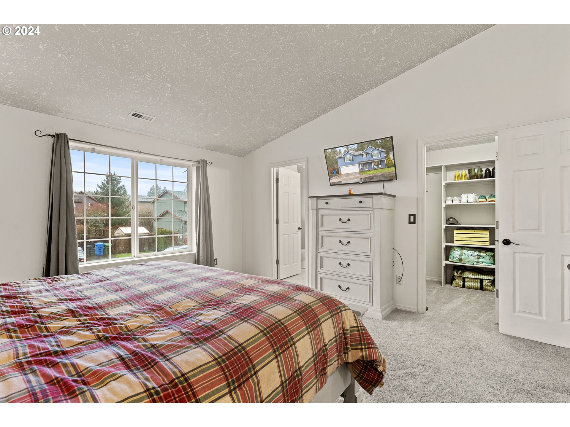 18111 Rachael Drive Sandy, OR 97055 - Photo 25 of 45 a bedroom with a bed and a window