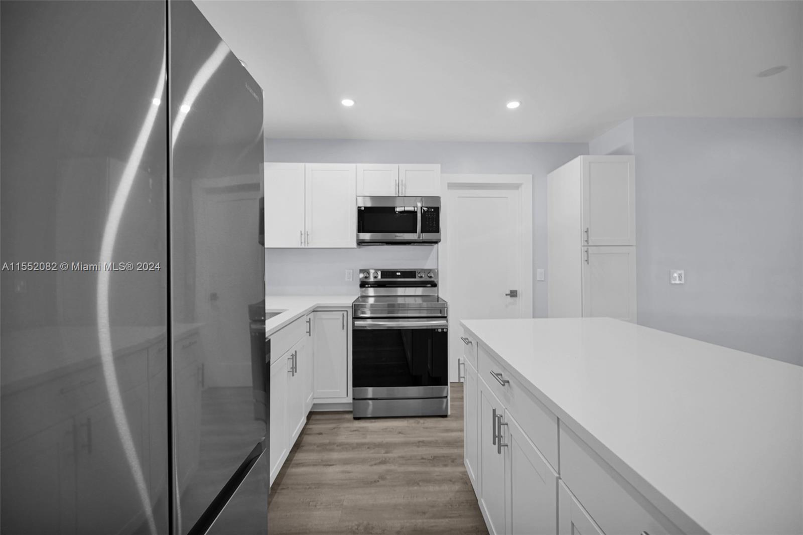 2598 Lone Pine Road Palm Beach Gardens, FL 33410 - Photo 22 of 29 a kitchen with cabinets and a stove top oven