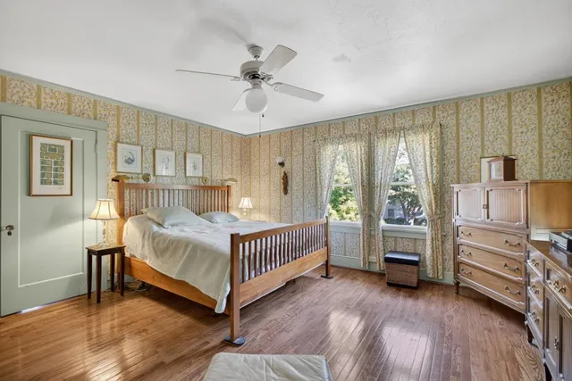 a view of a livingroom with furniture and a ceiling fan