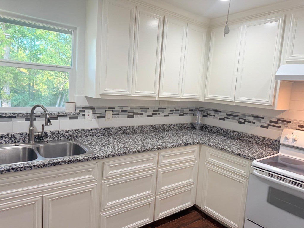 304 Jill Street Conroe, TX 77303 - Photo 5 of 35