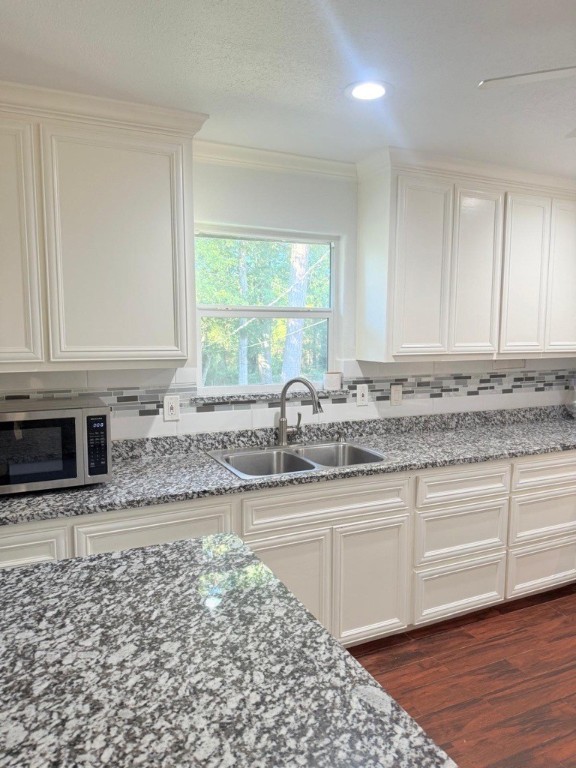 304 Jill Street Conroe, TX 77303 - Photo 8 of 35