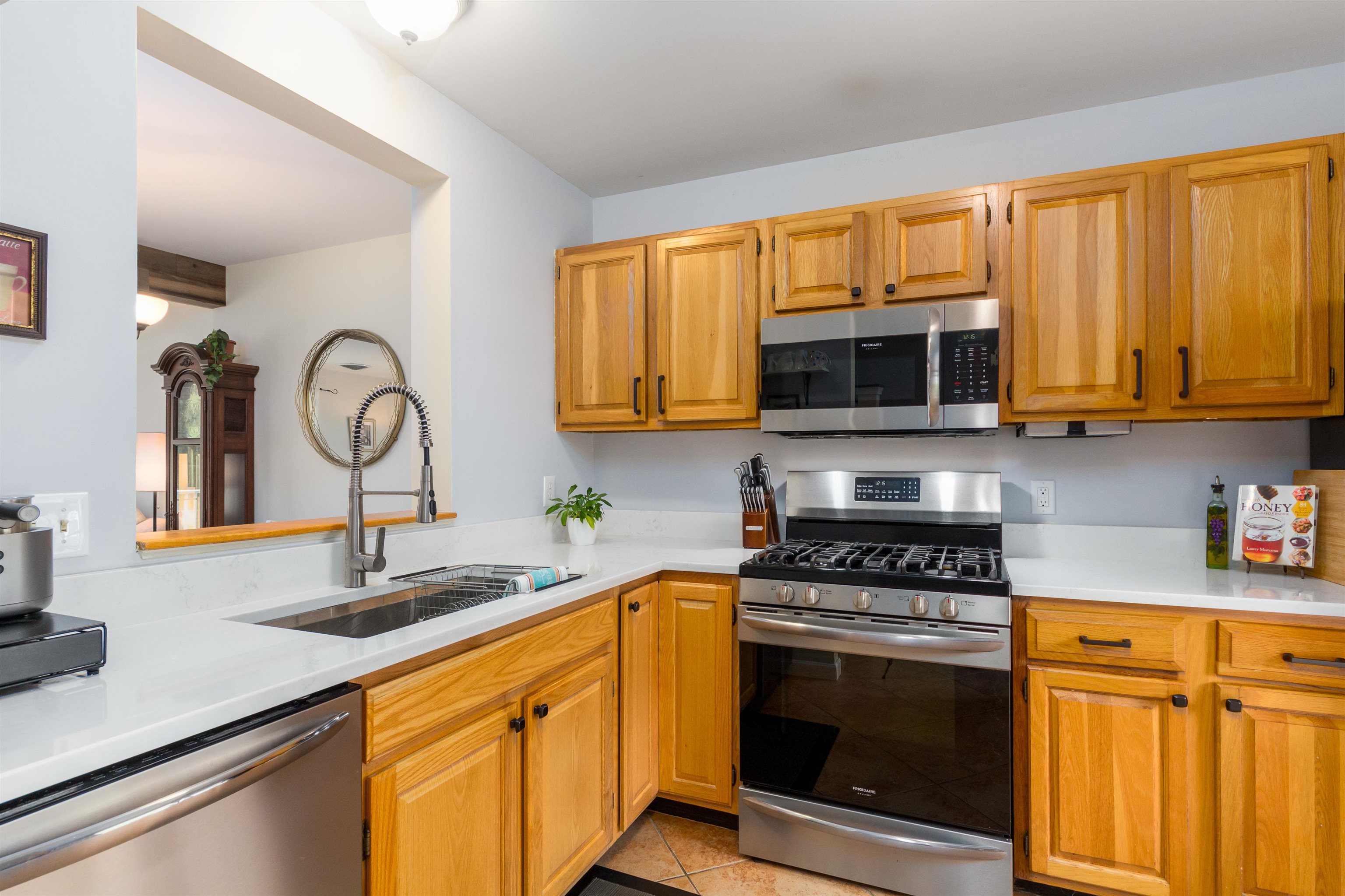 87 Seth Circle Williston, VT 05495 - Photo 2 of 25 Gallery Image 2