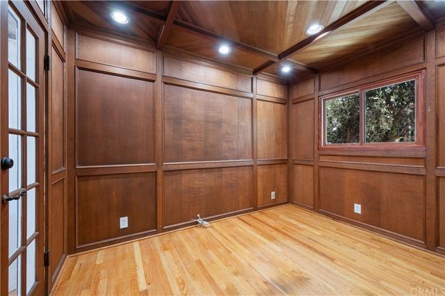 a view of empty room with windows