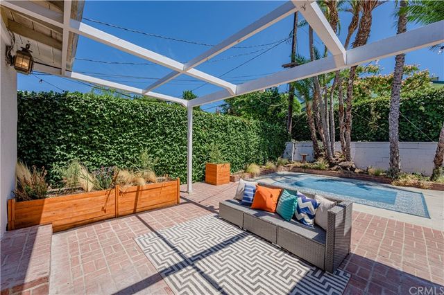 a outdoor view with a sitting space