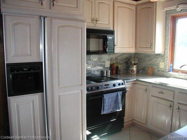 2835 Clark Road Lapeer, MI 48446 - Photo 16 of 25 2835 Clark kitchen3.JPG