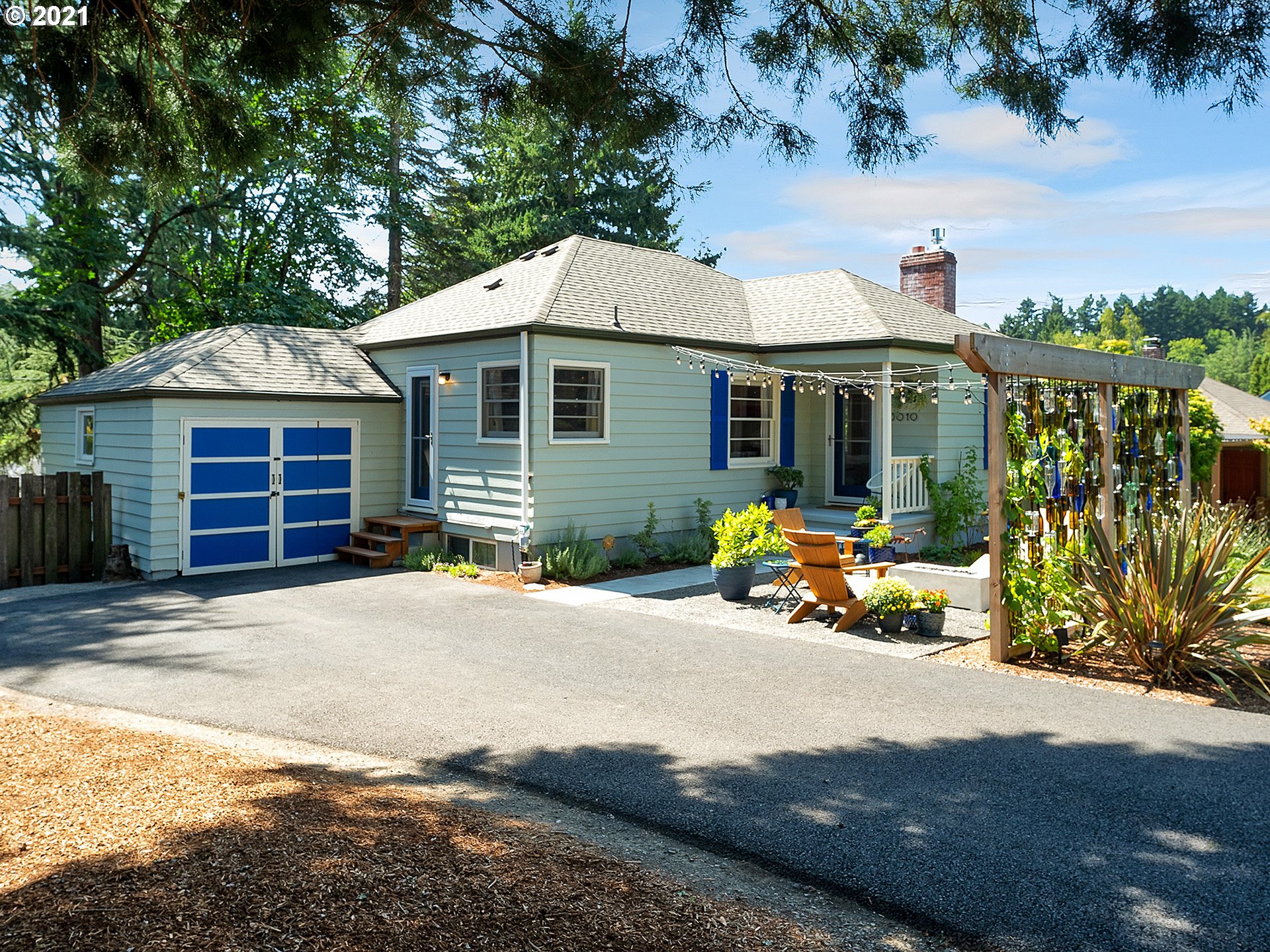 3010 Southwest Flower Terrace Portland, OR 97239 - Photo 1 of 27 Gallery Image 1