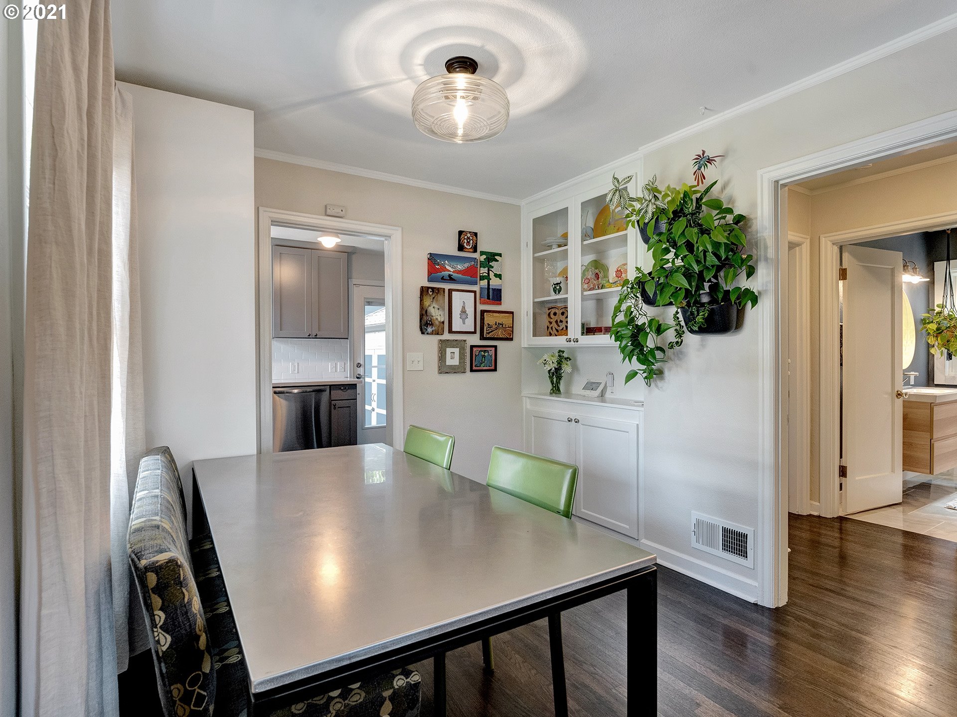 3010 Southwest Flower Terrace Portland, OR 97239 - Photo 5 of 27 Gallery Image 5