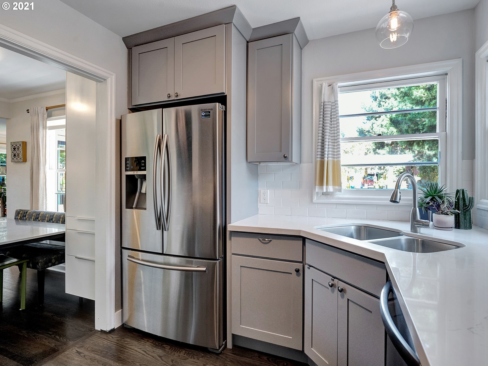 3010 Southwest Flower Terrace Portland, OR 97239 - Photo 7 of 27 Gallery Image 7