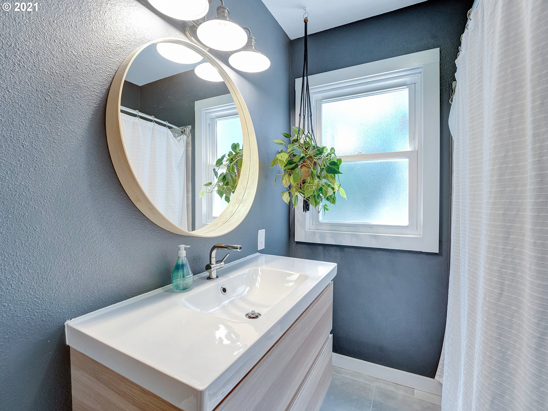 3010 Southwest Flower Terrace Portland, OR 97239 - Photo 9 of 27 Gallery Image 9