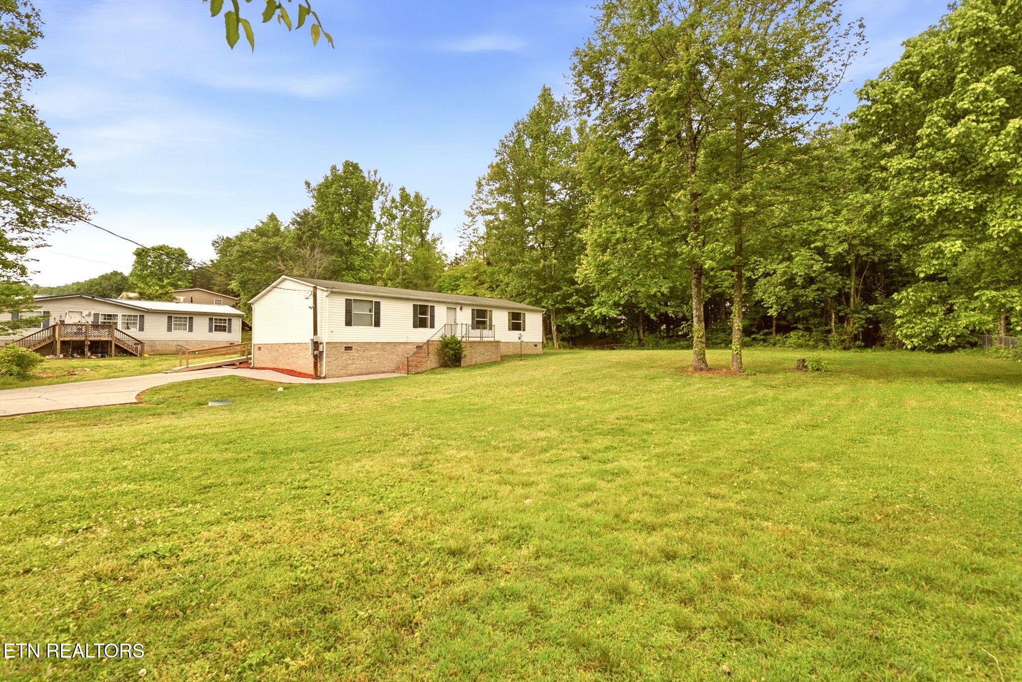 133 Cutters Lane Clinton, TN 37716 - Photo 2 of 24 2-web-or-mls-DSC_6705