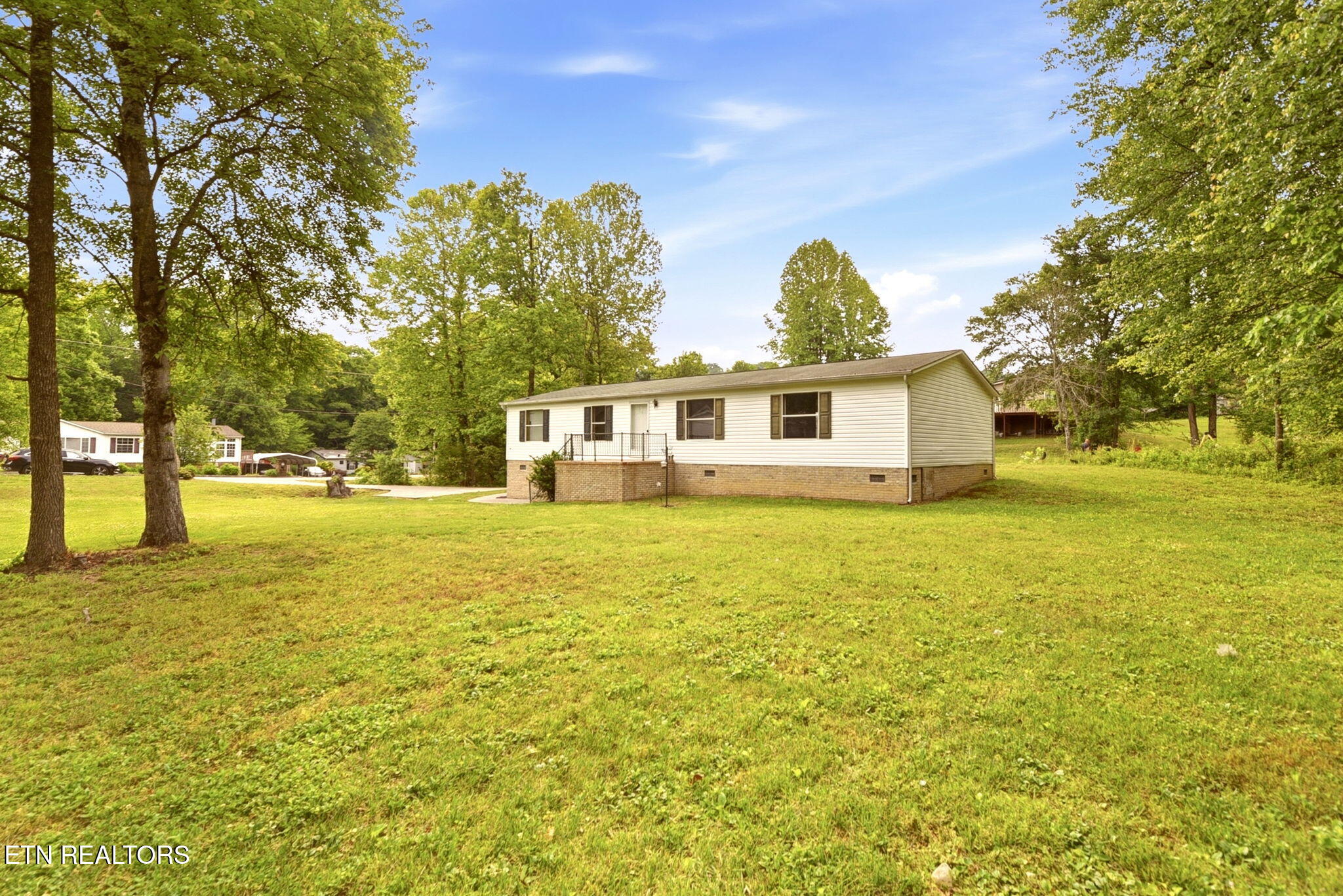 133 Cutters Lane Clinton, TN 37716 - Photo 3 of 24 3-web-or-mls-DSC_6708
