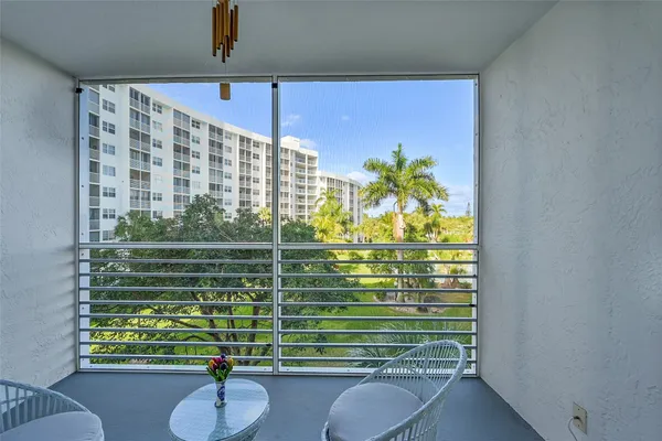 $3,000 | 2731 Northeast 14th Street, Unit 421, Pompano Beach, FL 33062