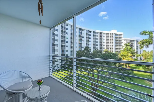 $3,000 | 2731 Northeast 14th Street, Unit 421, Pompano Beach, FL 33062