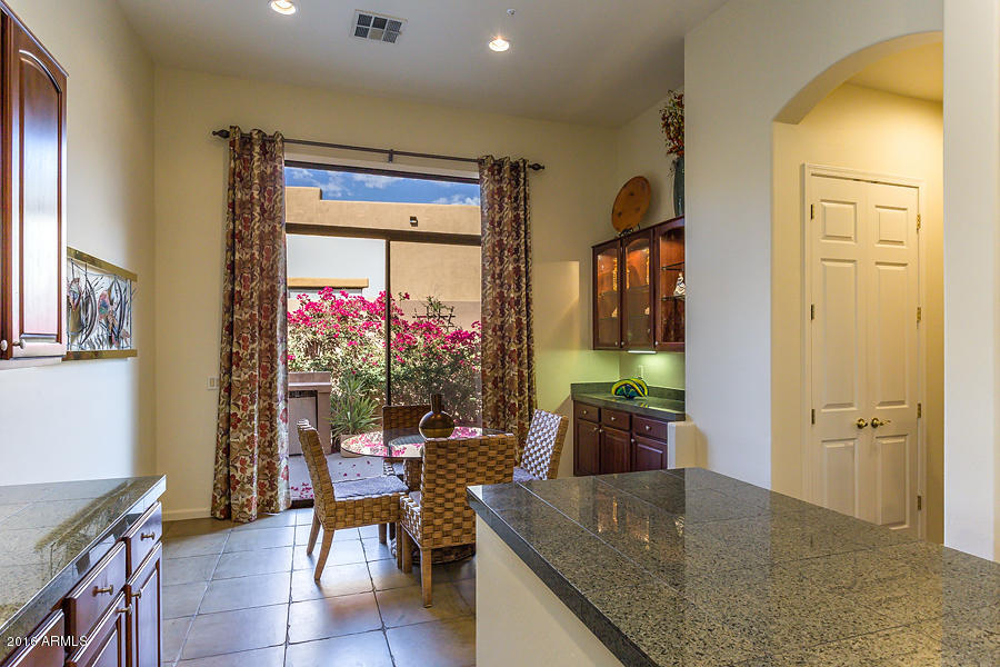 8130 East Wing Shadow Road Scottsdale, AZ 85255 - Photo 24 of 55 kitchen / breakfast area