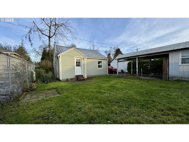 $330,000 | 1925 Liberty Street Northeast, Salem, OR 97301