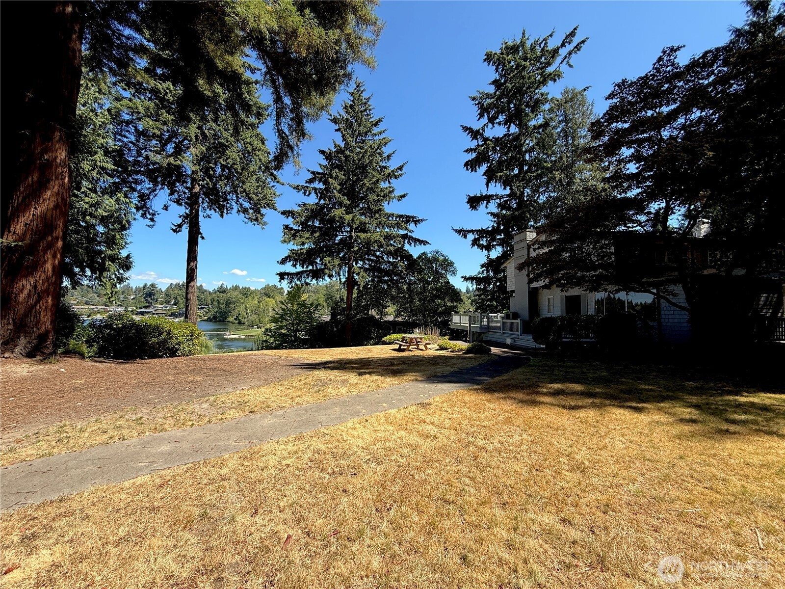 3216 Hunts Point Road Hunts Point, WA 98004 - Photo 9 of 23 Gallery Image 9