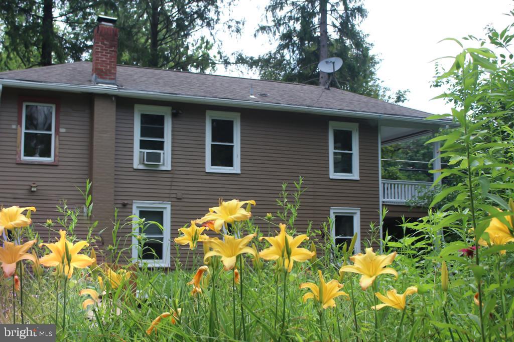 632 Mohns Hill Road Reading, PA 19608 - Photo 2 of 24