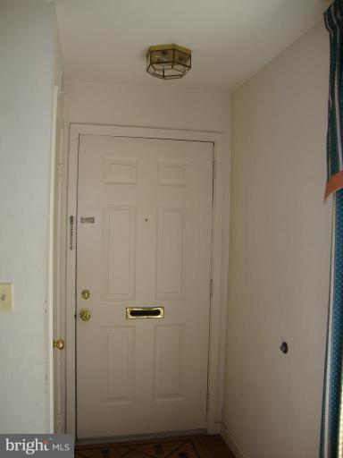 136 Barre Street West, Unit R Baltimore, MD 21201 - Photo 18 of 22 Entrance / Foyer