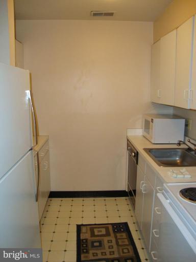 136 Barre Street West, Unit R Baltimore, MD 21201 - Photo 4 of 22 Kitchen #2