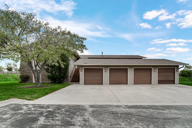 $2,200 | 1395 Alpine Court, Unit C, Hanover Park, IL 60133