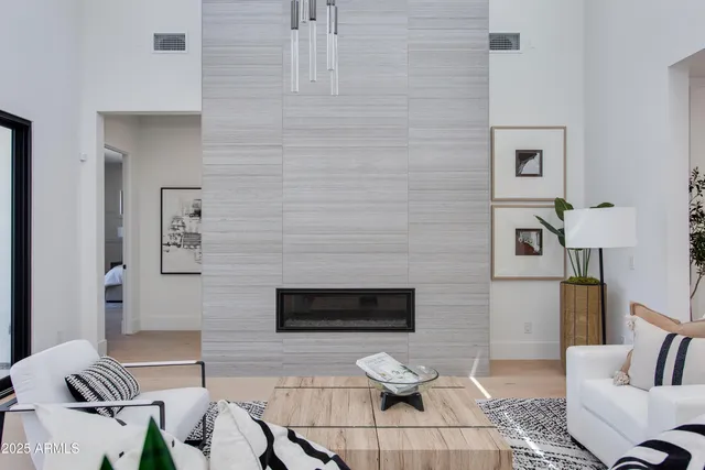 $2,995,000 | 8300 East Dixileta Drive, Unit 306, Scottsdale, AZ 85266