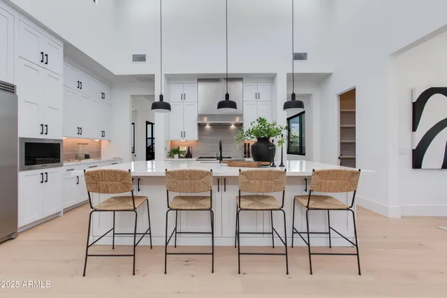 $2,995,000 | 8300 East Dixileta Drive, Unit 306, Scottsdale, AZ 85266