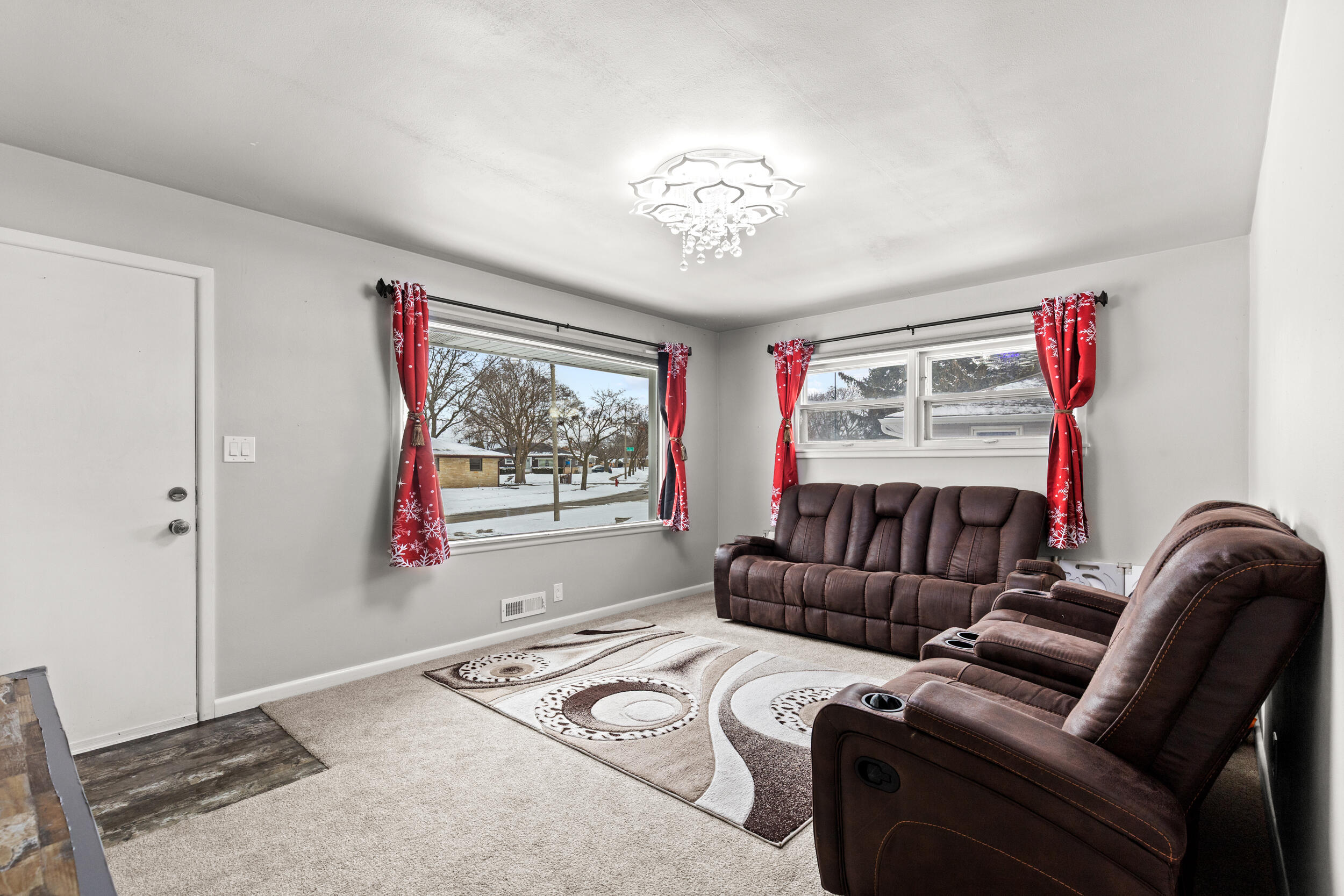 3371 South 75th Street Milwaukee, WI 53219 - Photo 3 of 28 Living Room