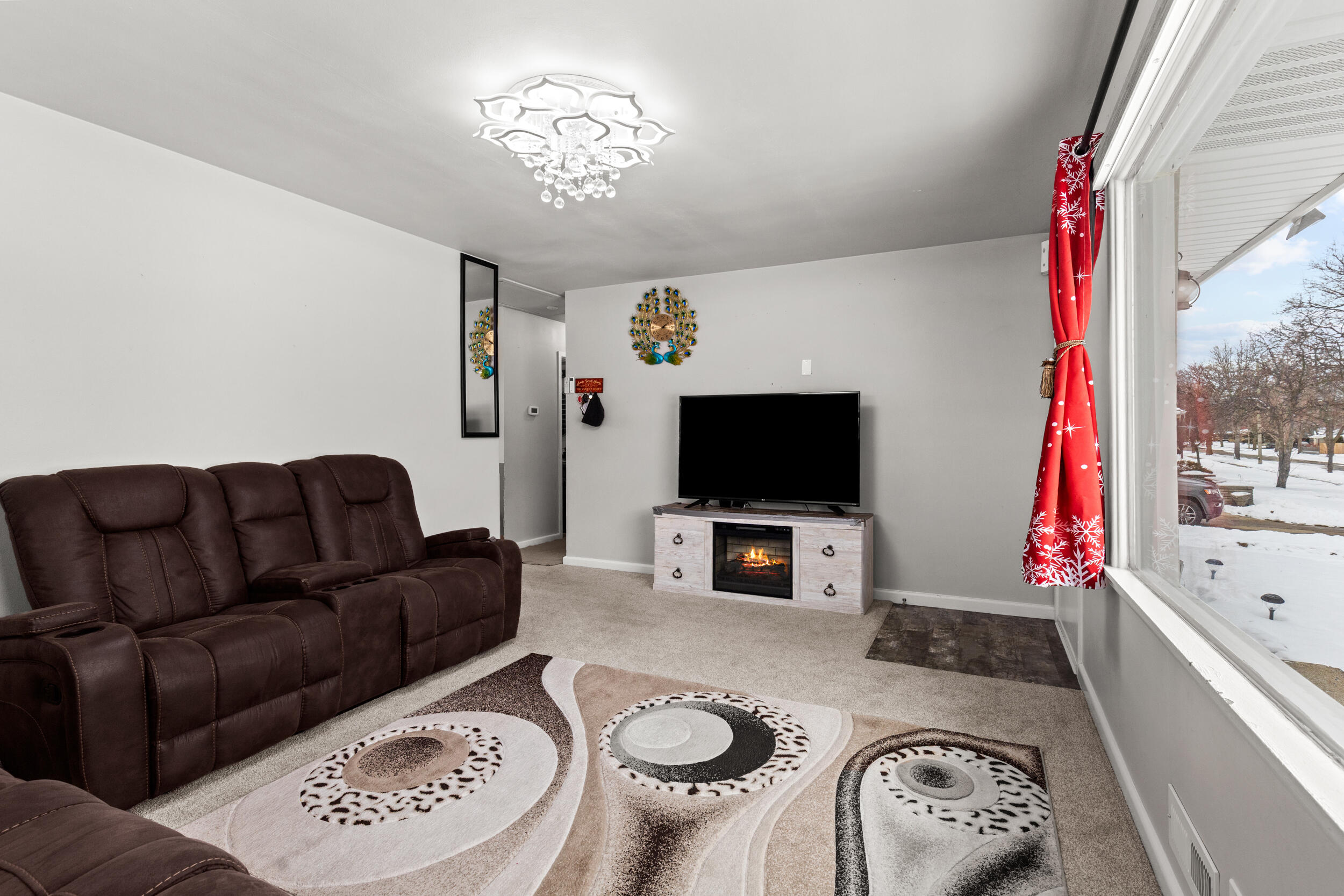 3371 South 75th Street Milwaukee, WI 53219 - Photo 4 of 28 Living Room