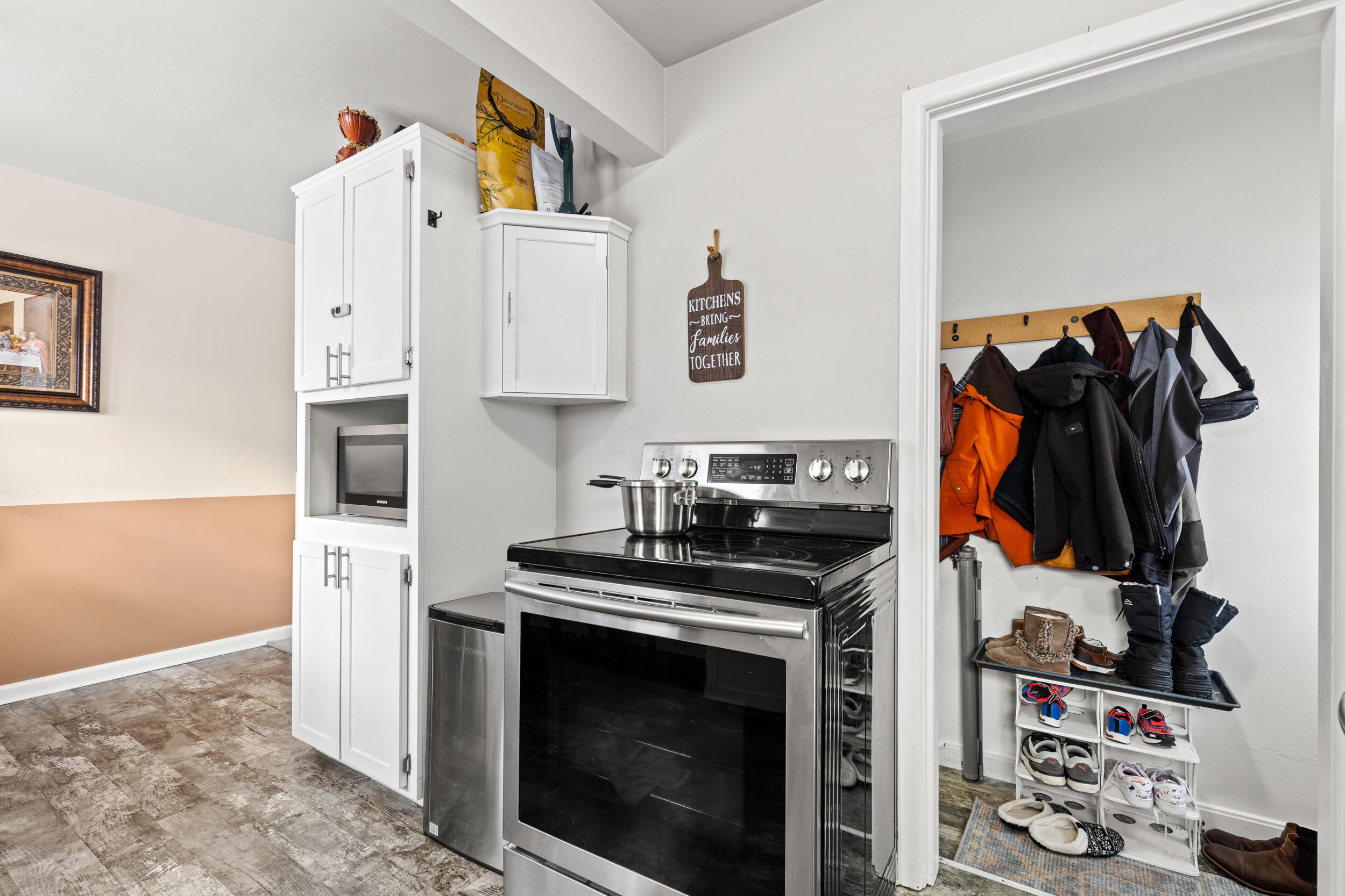 3371 South 75th Street Milwaukee, WI 53219 - Photo 10 of 28 Kitchen/Entrance