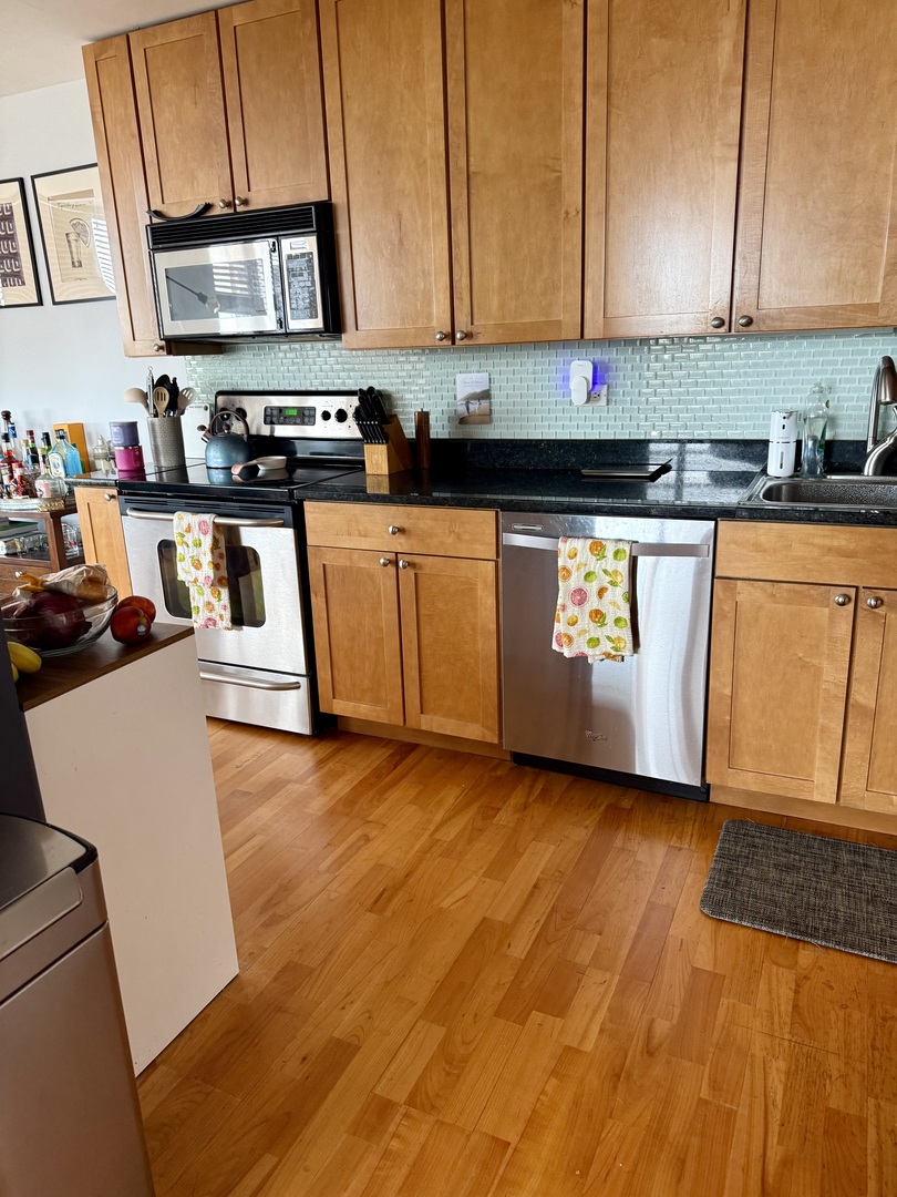 655 West Irving Park Road, Unit 1310 Chicago, IL 60613 - Photo 5 of 17