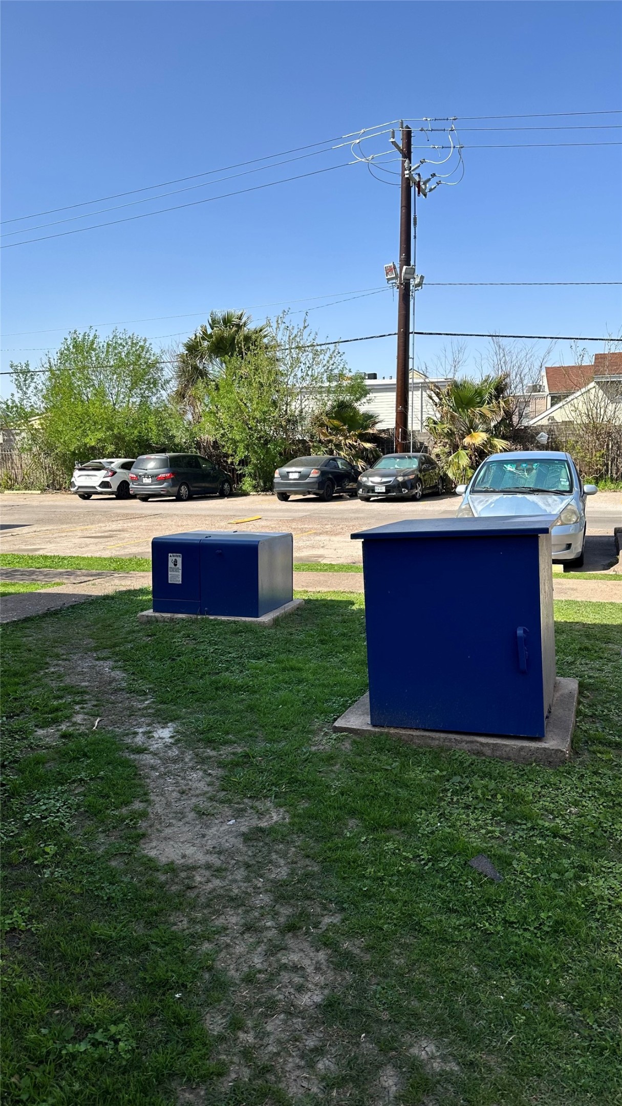 6200 Ranchester Drive, Unit 230 Houston, TX 77036 - Photo 29 of 31 a swimming pool with lawn chairs yard