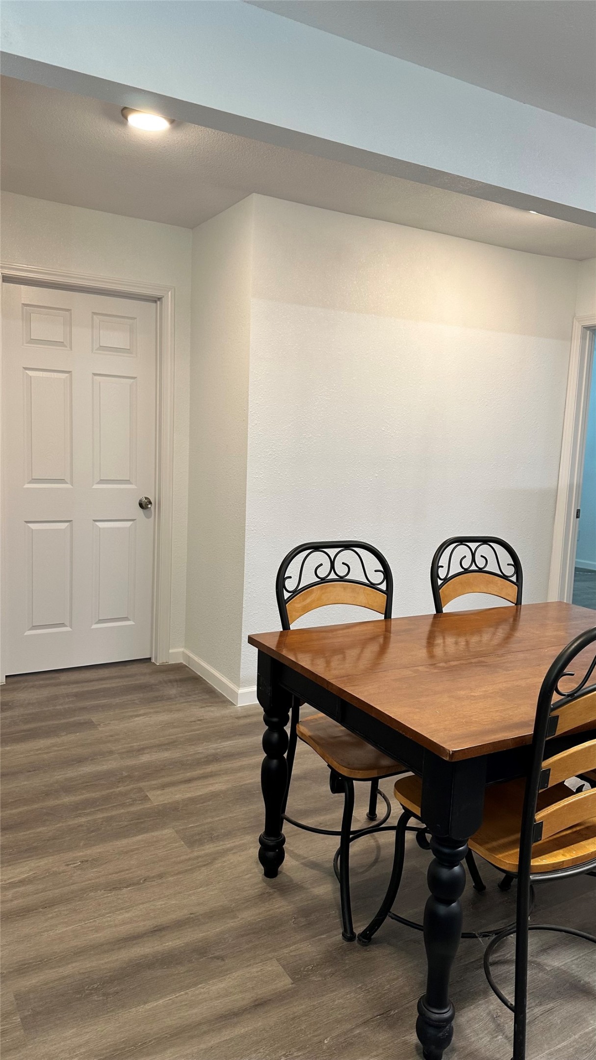 6200 Ranchester Drive, Unit 230 Houston, TX 77036 - Photo 5 of 31 a view of a room with gym equipment