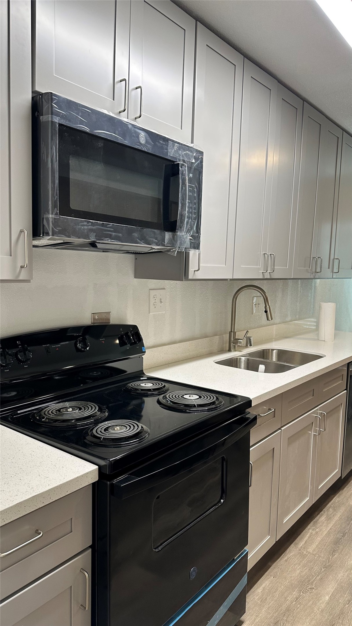 6200 Ranchester Drive, Unit 230 Houston, TX 77036 - Photo 9 of 31 a kitchen with a sink stove and microwave
