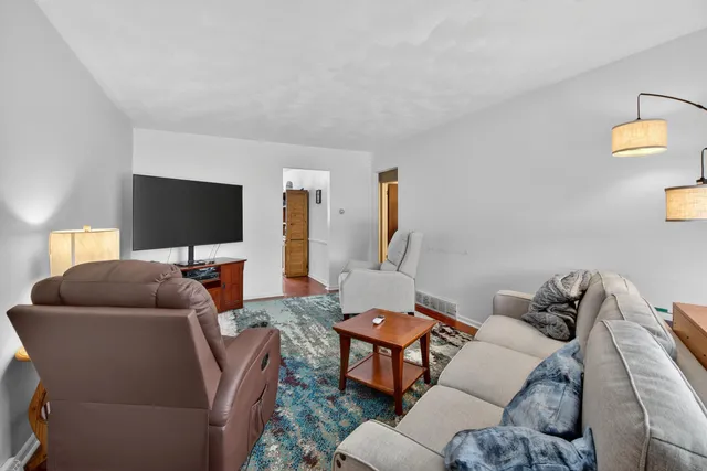 $250,000 | 946-948 Hogsback Road, Mason, MI 48854