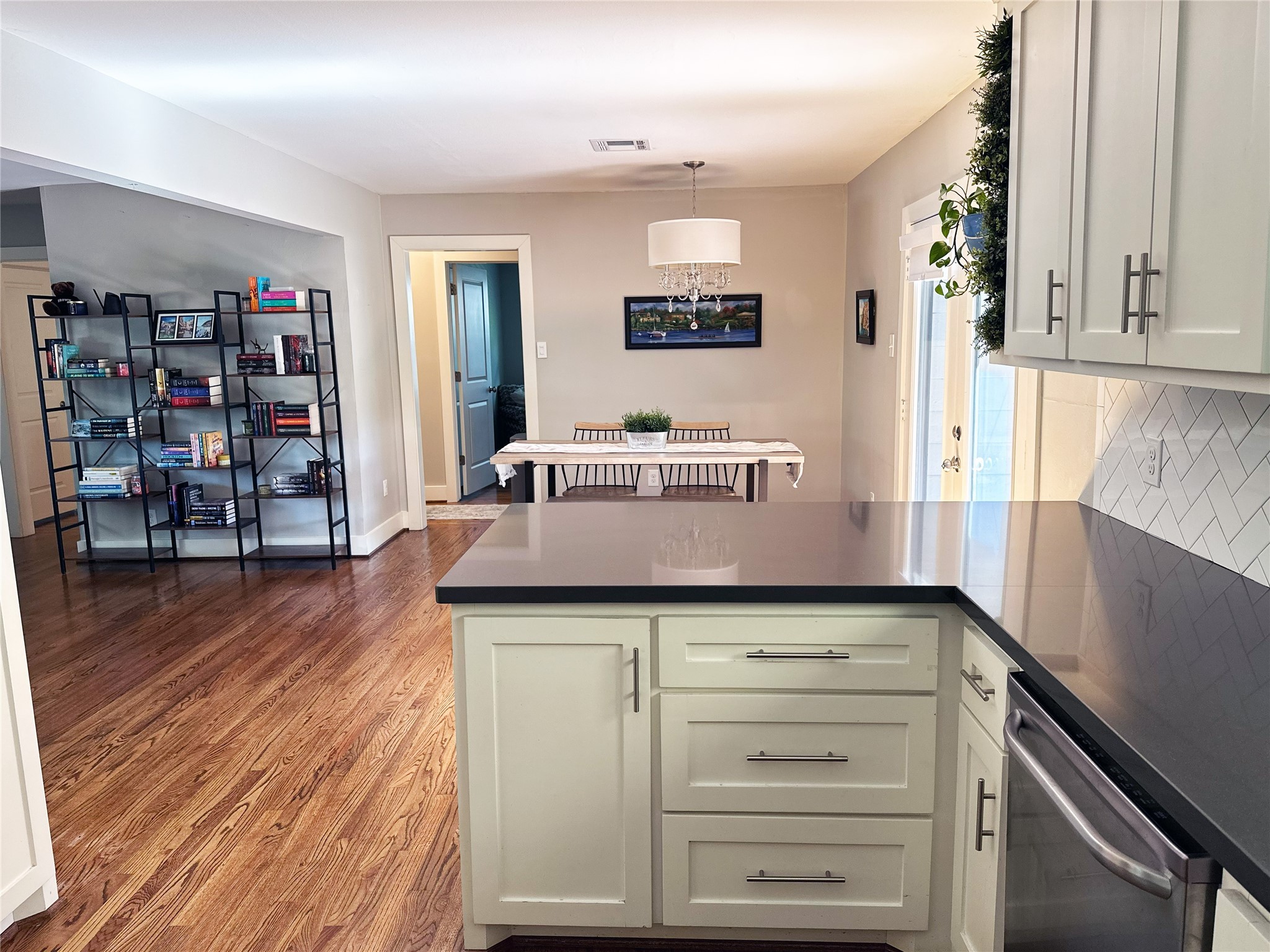 4821 Hummingbird Street Houston, TX 77035 - Photo 13 of 45 Kitchen