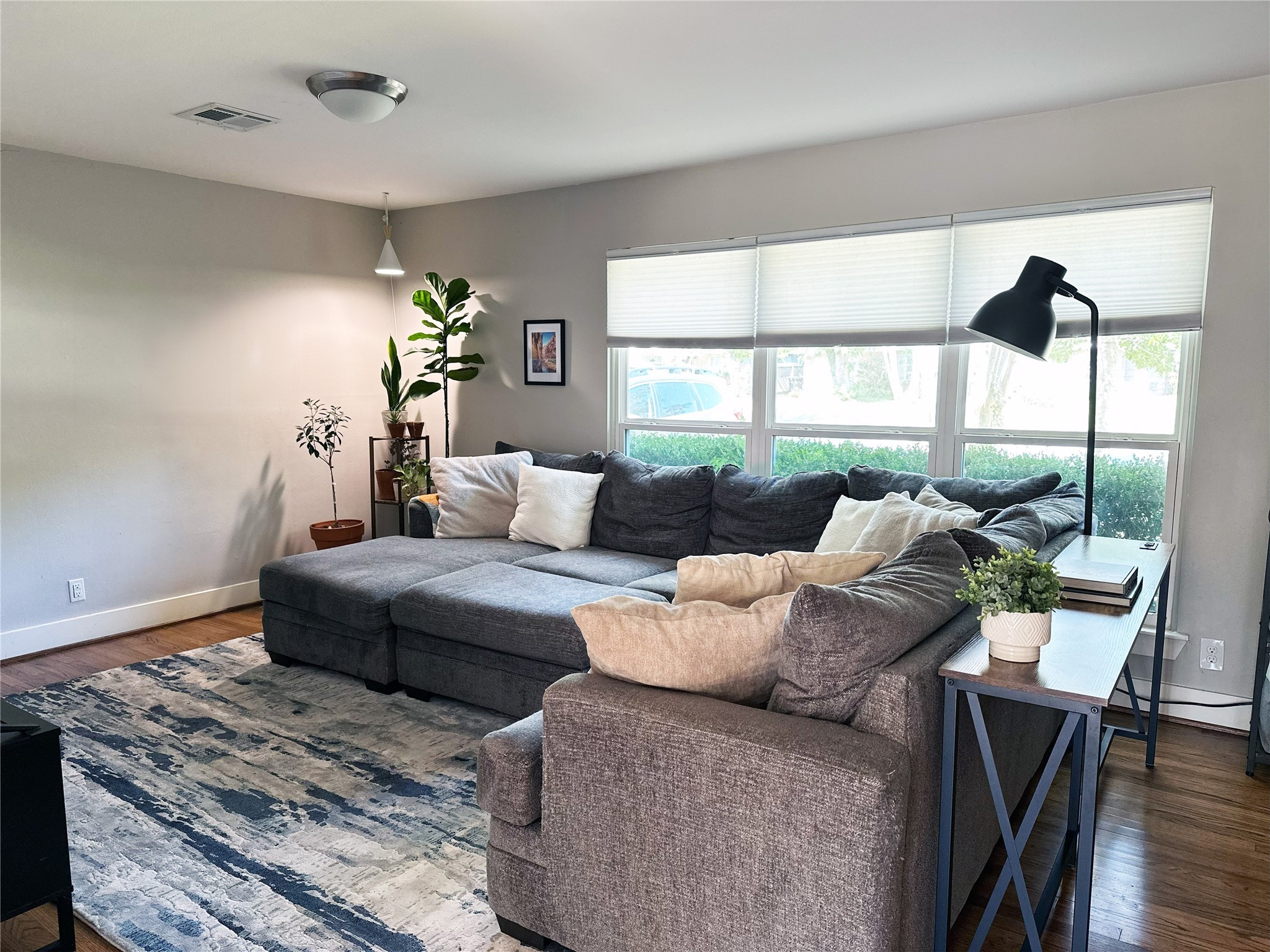 4821 Hummingbird Street Houston, TX 77035 - Photo 17 of 45 a living room with furniture and a large window