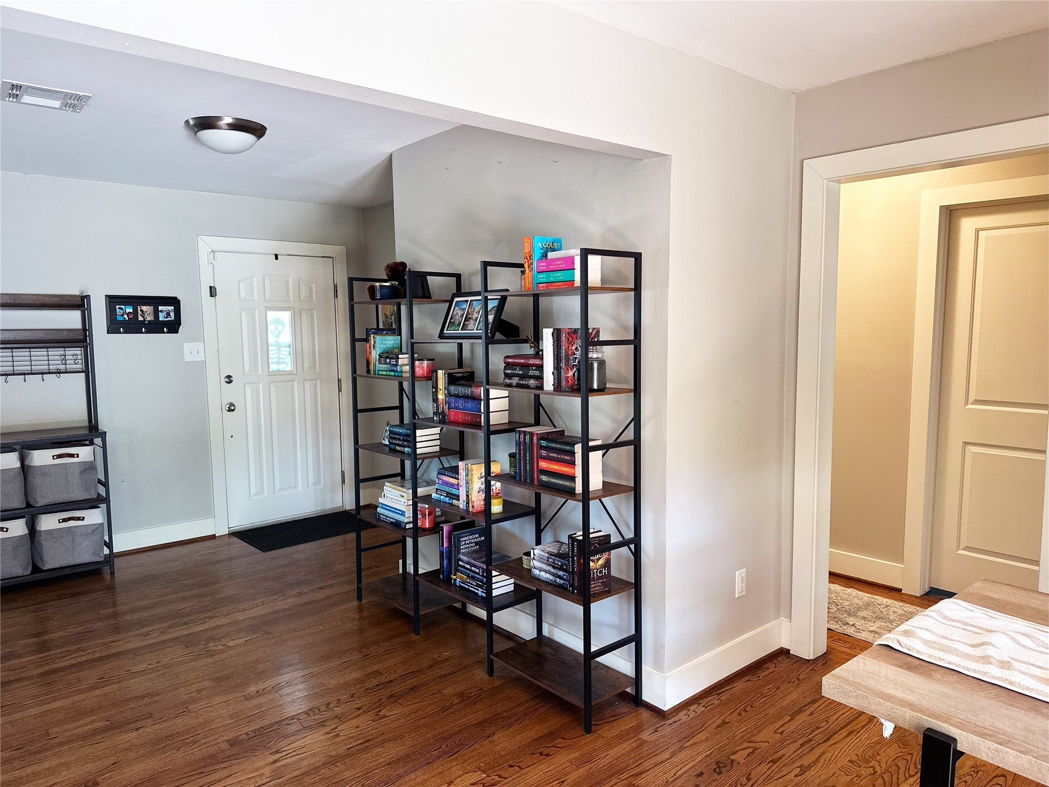 4821 Hummingbird Street Houston, TX 77035 - Photo 20 of 45 Living Room