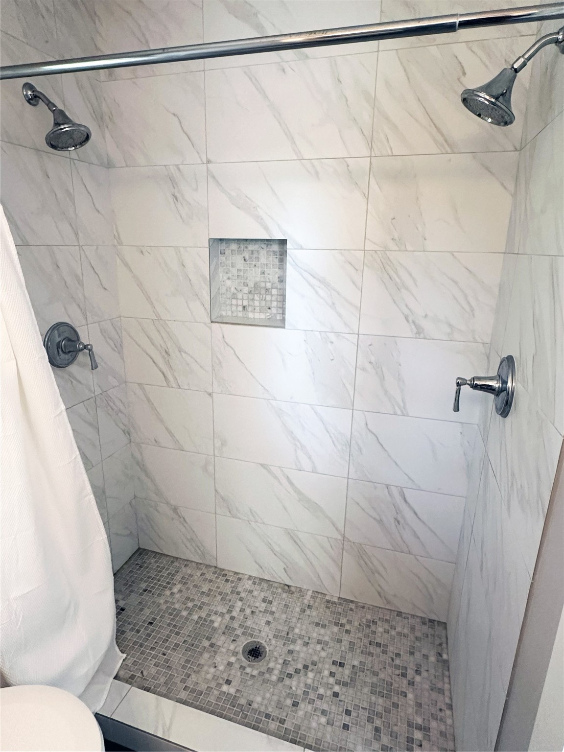 4821 Hummingbird Street Houston, TX 77035 - Photo 38 of 45 Master Bathroom