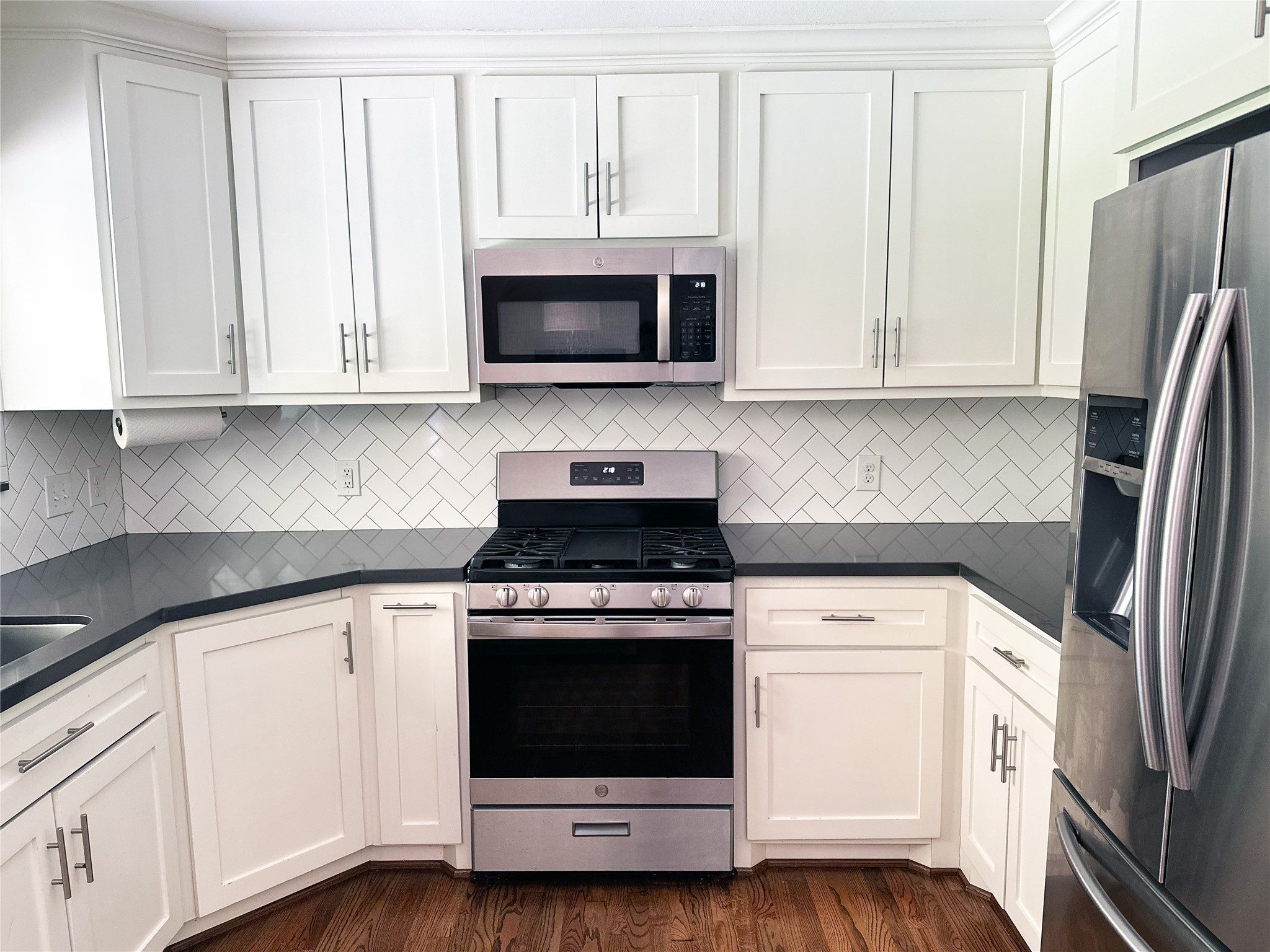 4821 Hummingbird Street Houston, TX 77035 - Photo 9 of 45 Kitchen