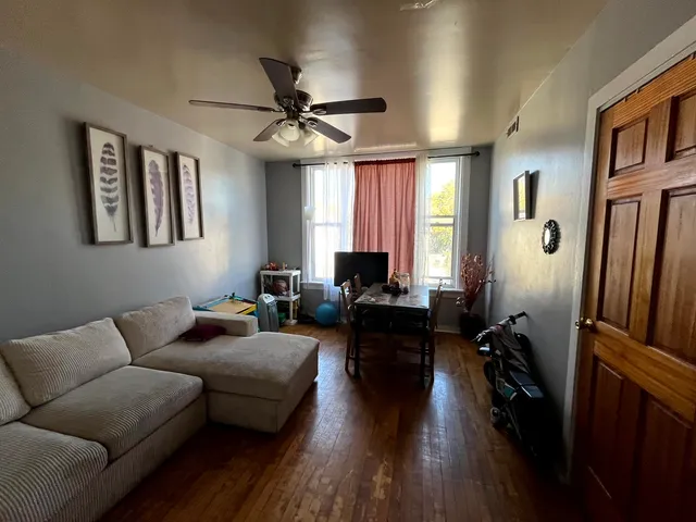 $399,000 | 4265 West Montrose Avenue, Chicago, IL 60641