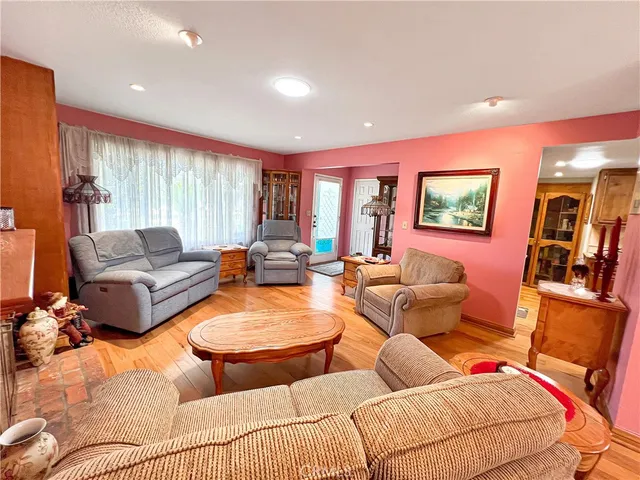 $1,000,000 | 2021 Kristi Lane, Santa Ana, CA 92701