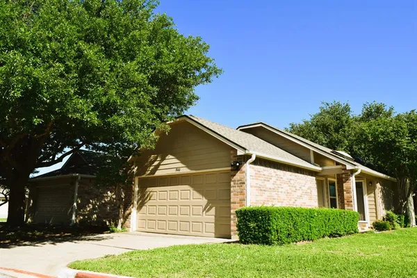 $349,900 | 1800 Maplewood Trail, Colleyville, TX 76034