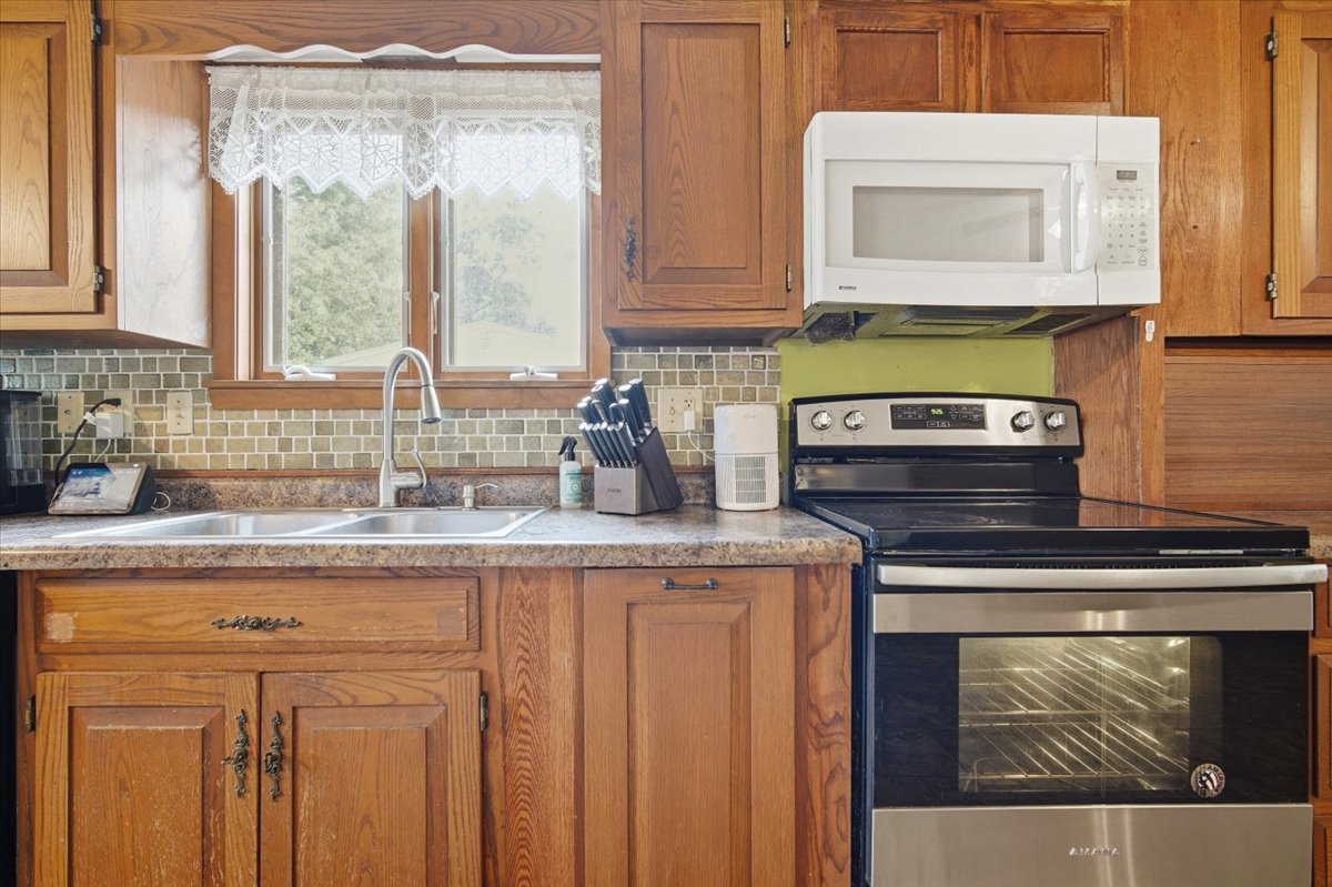 912 Parmon Road Bloomington, IL 61701 - Photo 14 of 36 Gallery Image 14