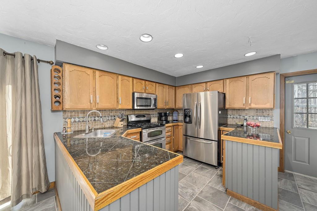 109 Brook Road Plymouth, MA 02360 - Photo 9 of 34 Gallery Image 9