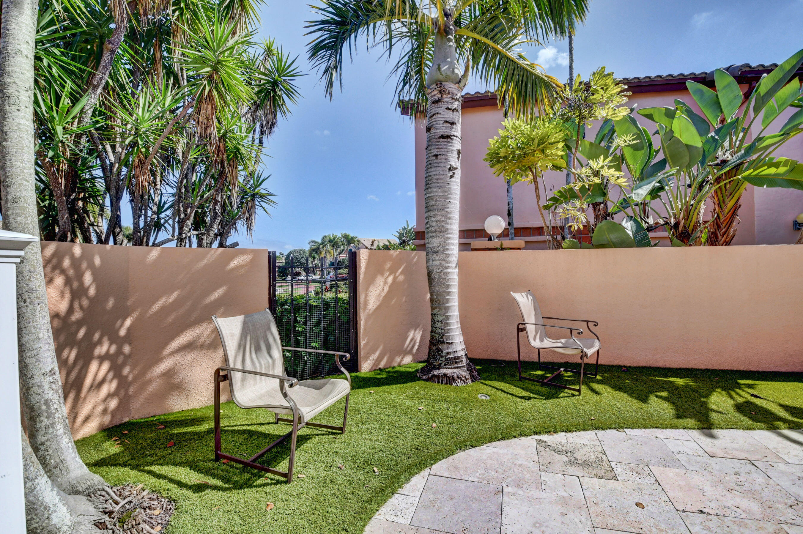 6380 Via Rosa Boca Raton, FL 33433 - Photo 15 of 37 side yard