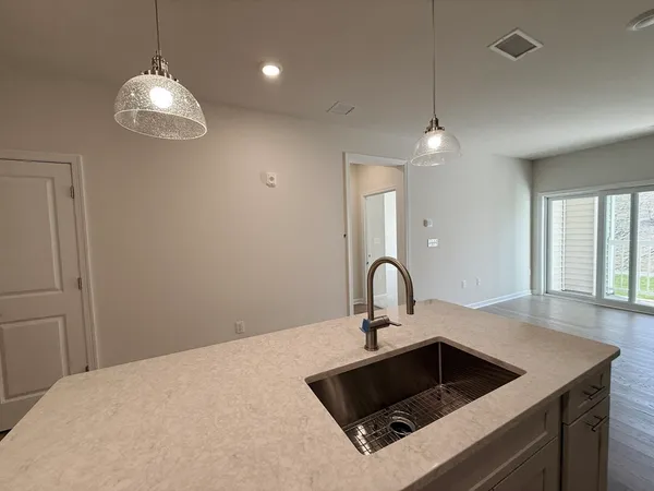 $3,000 | 6 Stratton Drive, Unit 110, Woburn, MA 01801